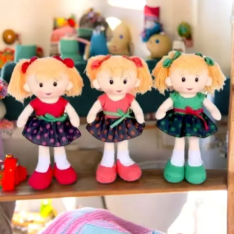 93863  MUÑECA 16"= 40CM MUSICAL 5 MELODIAS