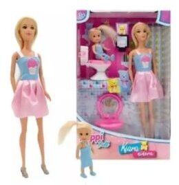 Muñeca Poppi Doll Kiara Niñera