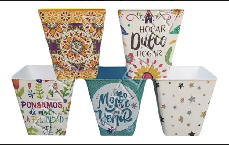 Macetas decoradas cuadradas